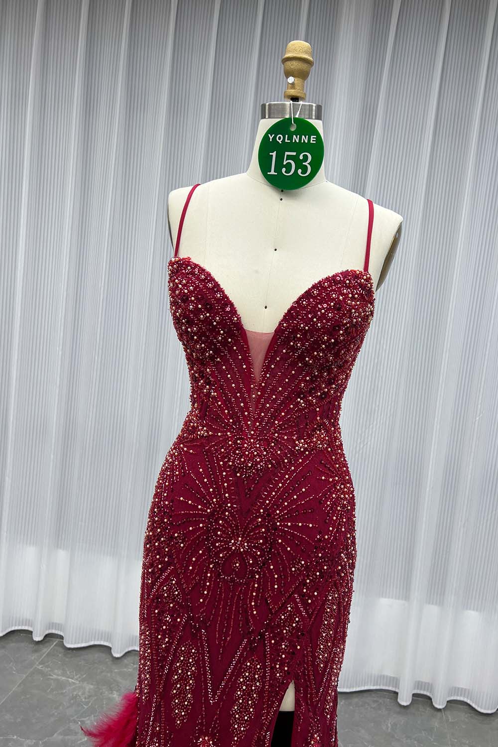 YQLNNE 0153 Burgundy Beading Feathers Evening Dress Long Mermaid Pageant Gown