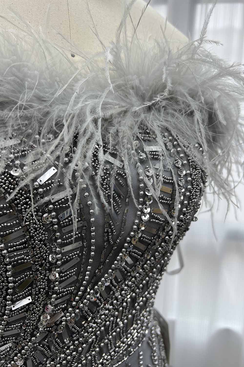 YQLNNE 094 Silver Feathers Beaded Evening Dress Formal Gowns With Removeable Skirt