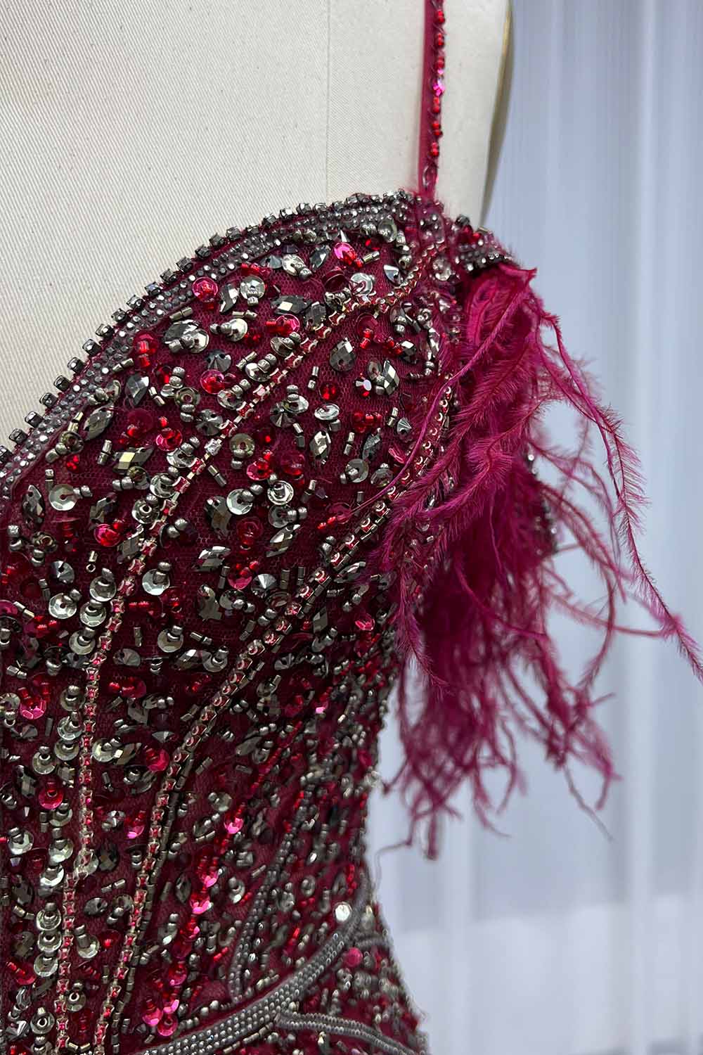 YQLNNE 099 Burgundy Feathers Crystals Mermaid Evening Dress Lace-up Back