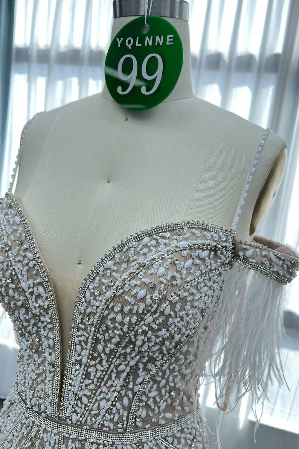 YQLNNE 099 White Feathers Evening Dress Handmade Crystals Beaded Bridal Gown
