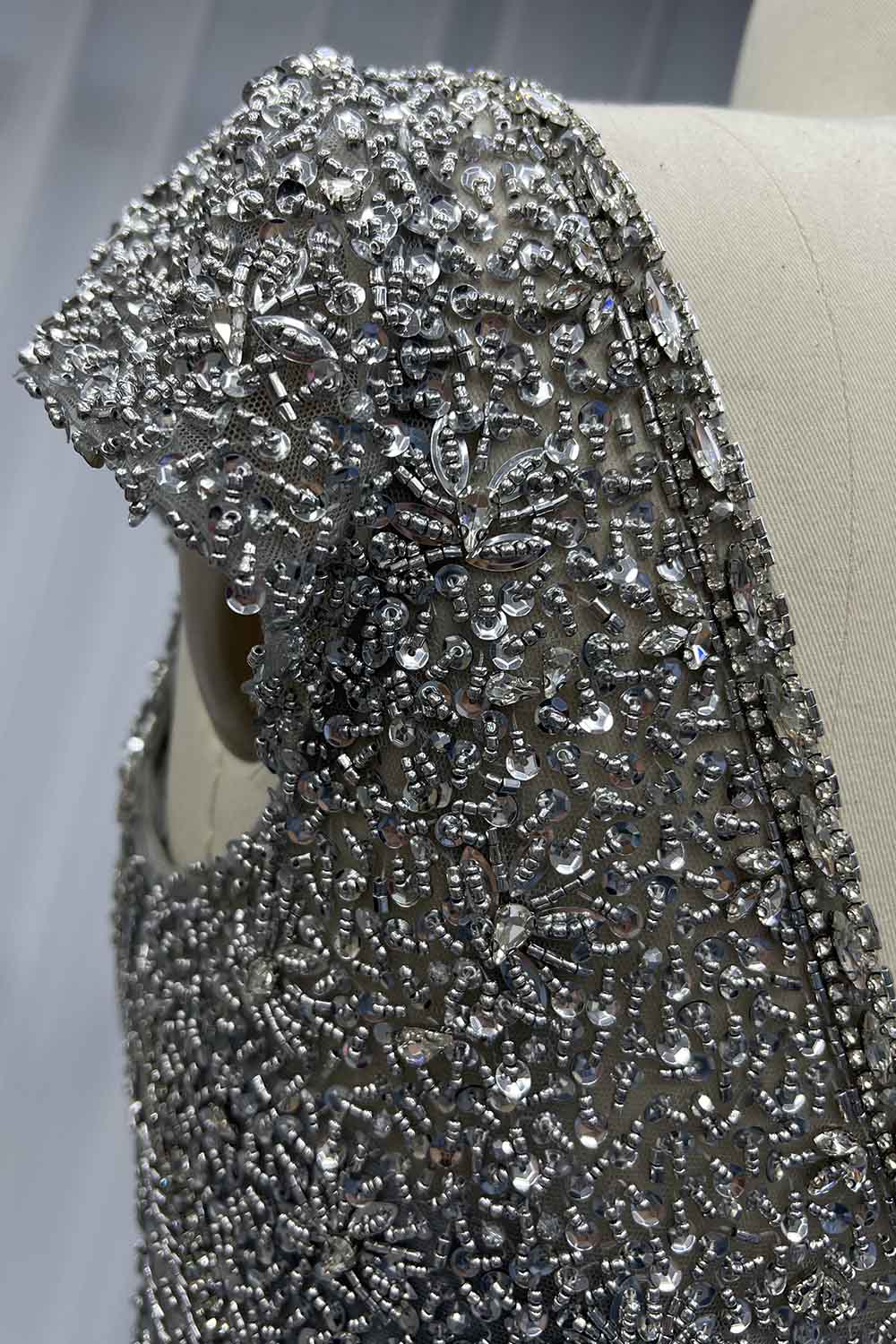 YQLNNE 028 Silver Crystals Beaded Evening Dress Mermaid Cap Sleeves