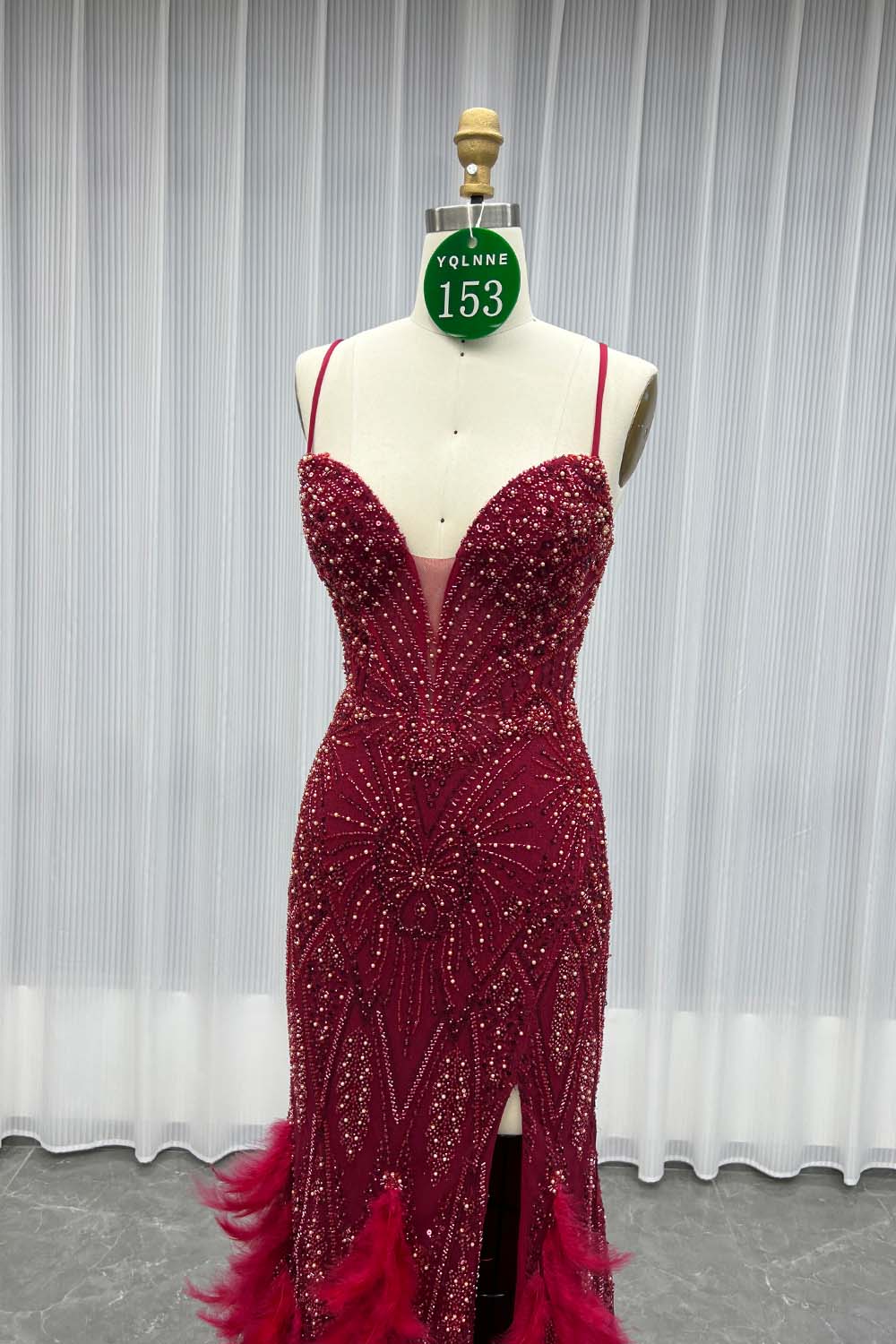 YQLNNE 0153 Burgundy Beading Feathers Evening Dress Long Mermaid Pageant Gown