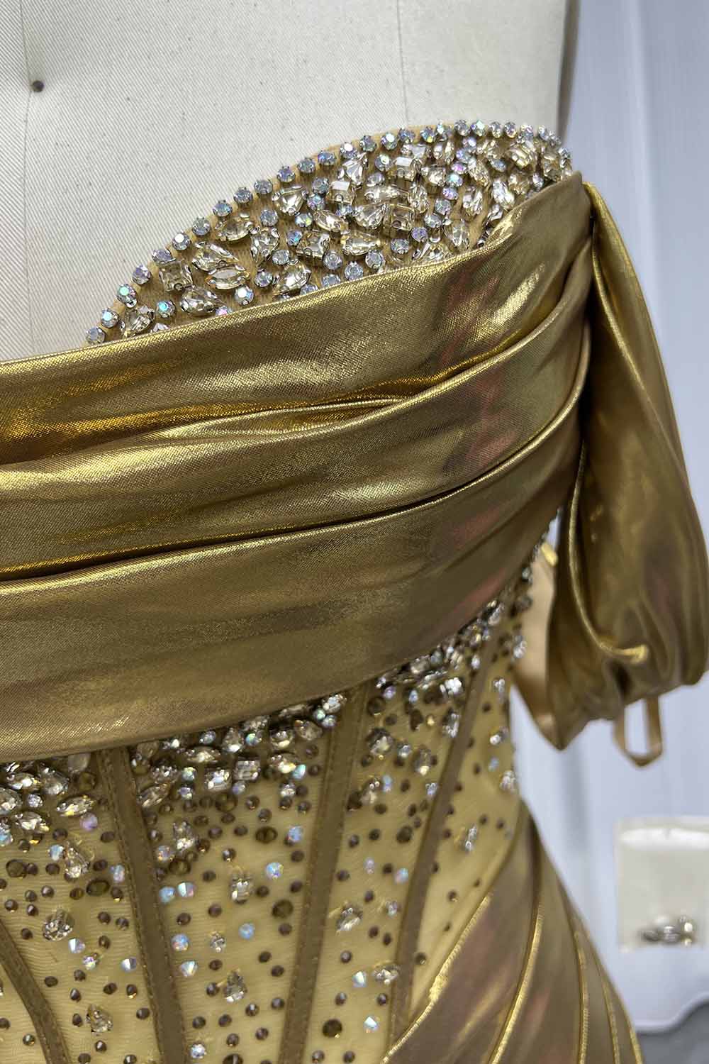 YQLNNE 011 Gold Off the Shoulder Crystals Prom Dresses Long Mermaid Party Gown