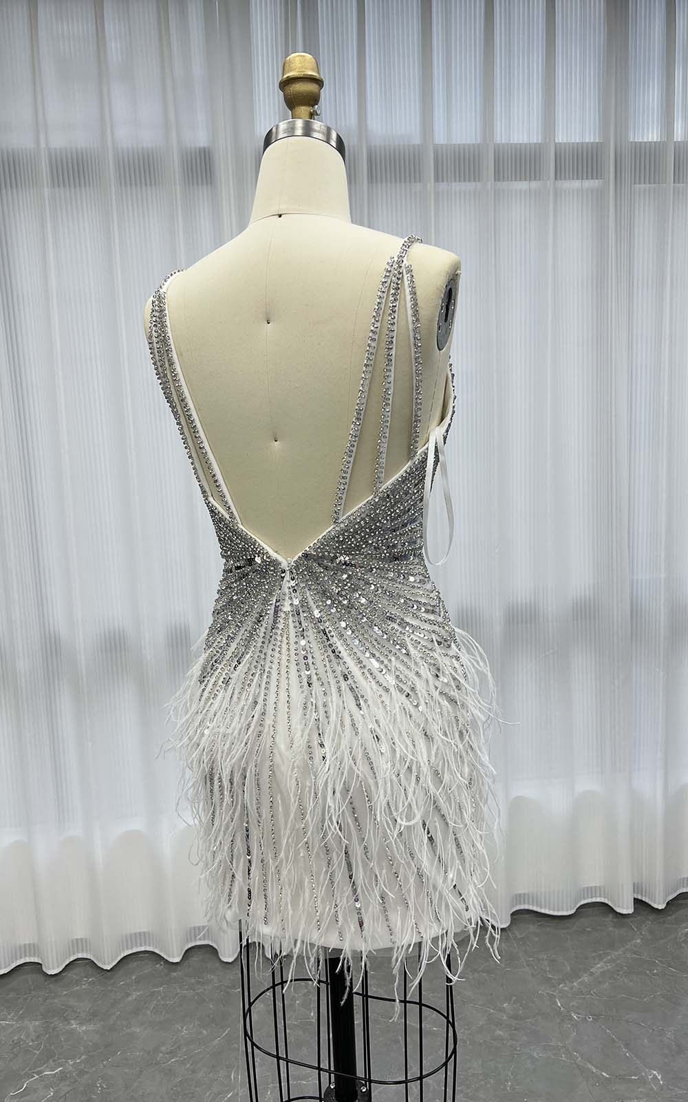 YQLNNE 0129 Black and White Short Feathers Party Dress With Handmade Crystals Beaded