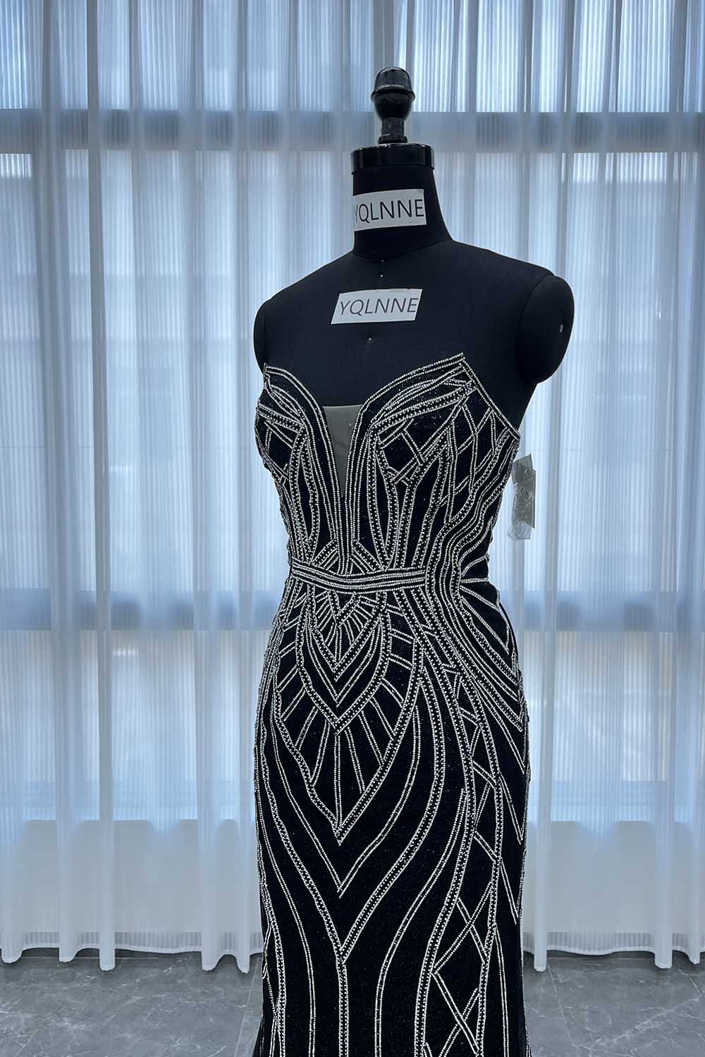 YQLNNE 0130 Black Strapless Crystal Evening Dress Long Mermaid Party Dress Lace-up Back