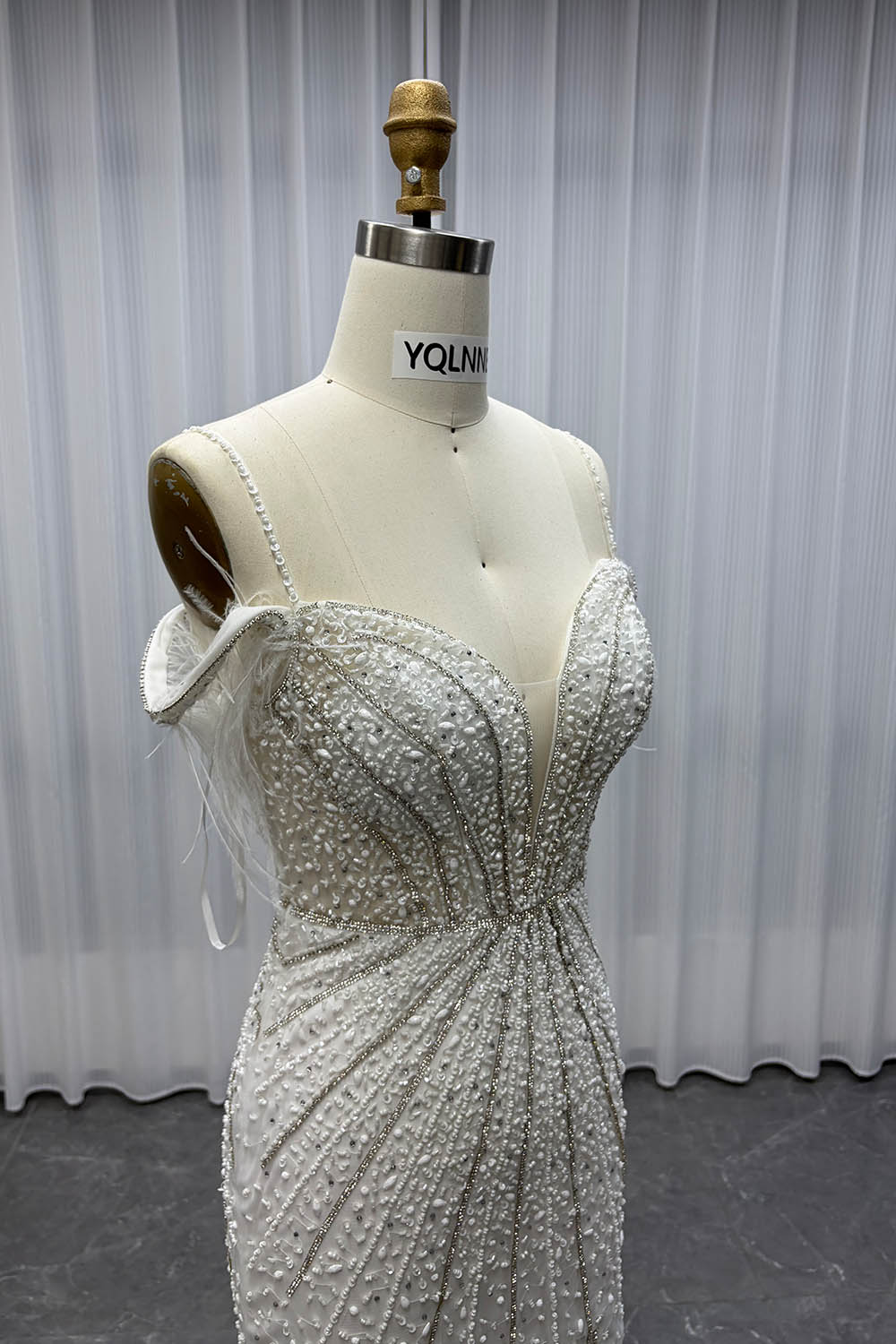 YQLNNE White Short Feathers Party Dress Handmade Crystals Beaded